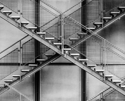 монтаж лестницы из металла